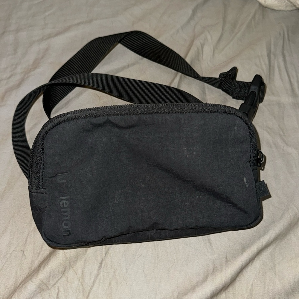 lululemon belt bag mini